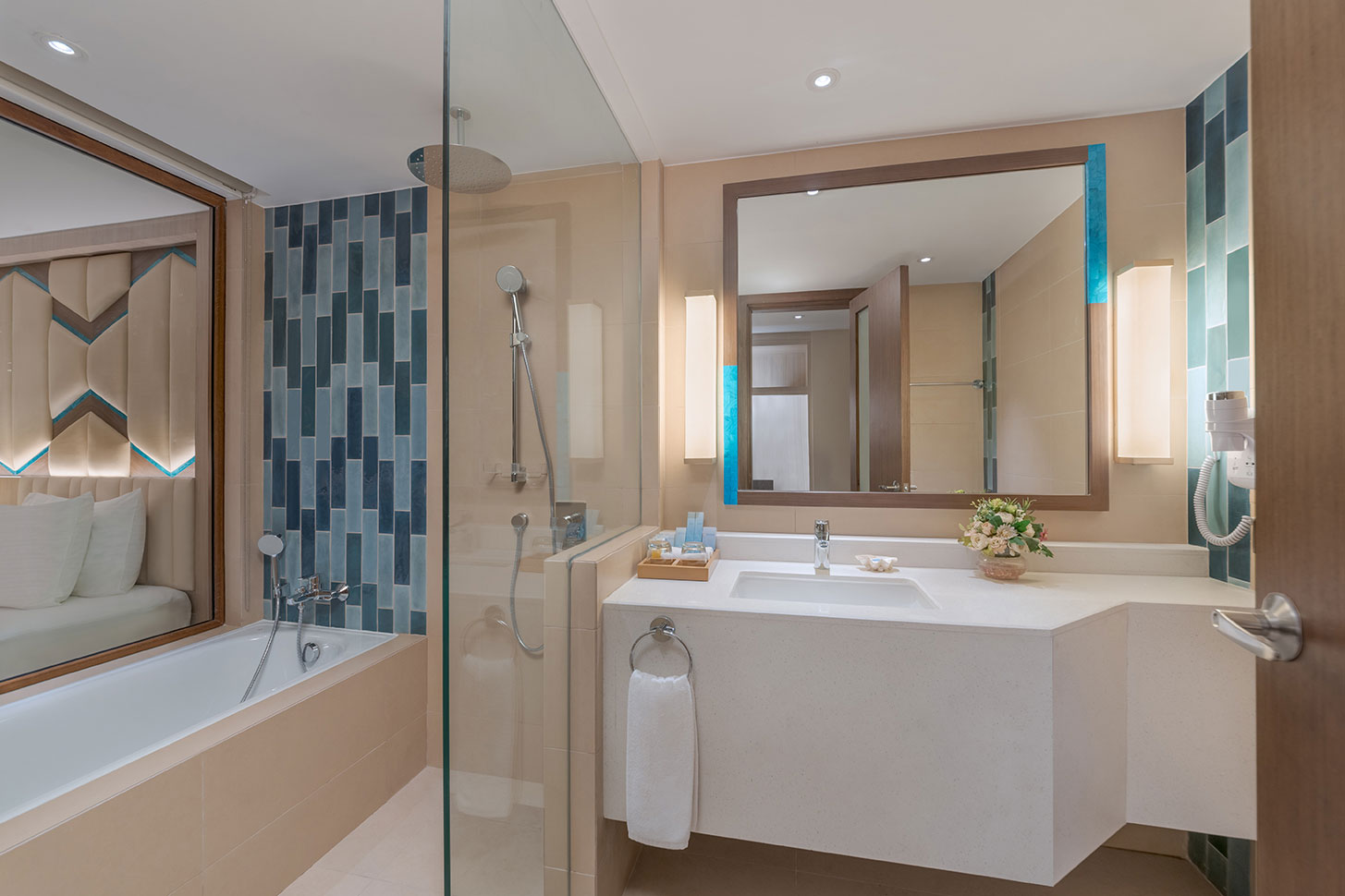 Premier Room bath